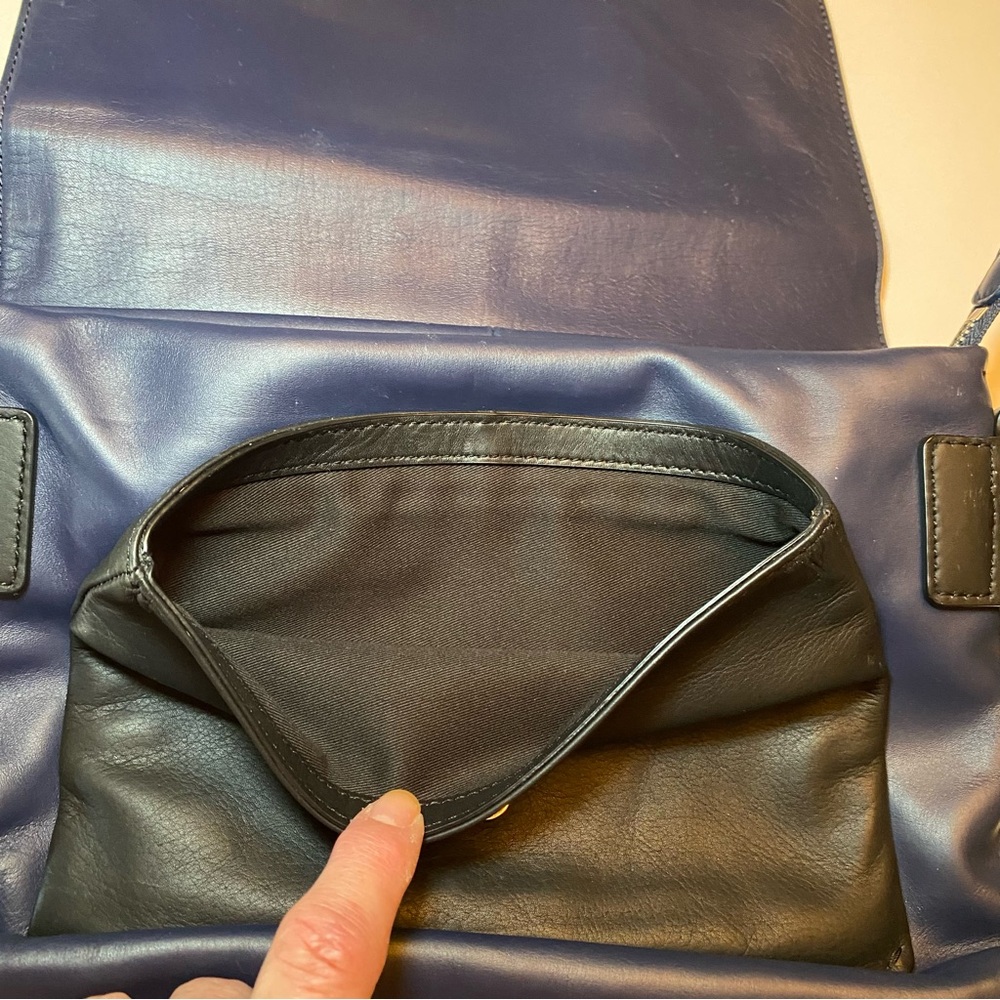 Banana Republic Navy Blue and Black Crossbody MessengerLeather bag. 17 inch drop - Picture 14 of 15